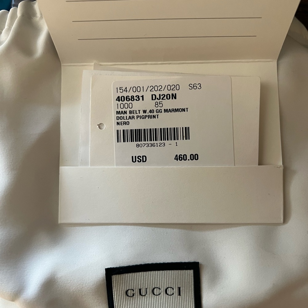 Gucci belt. Silver buckle.